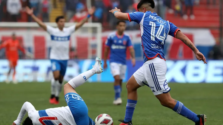 Marcelo Morales en el Clásico Universitario de la segunda rueda del Campeonato Nacional 2023.