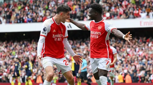 Los jugadores de Arsenal celebran el gol.