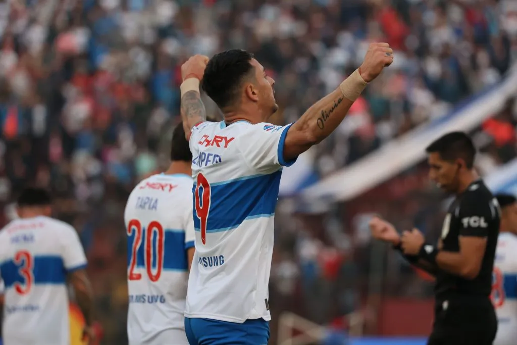 Zampedri anotó un doblete y se acerca a su gran objetivo: ser goleador histórico de la UC | Photosport