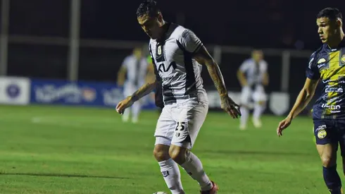 Darío Lezcano celebra en Paraguay mientras en Colo Colo sufren por la falta de gol.