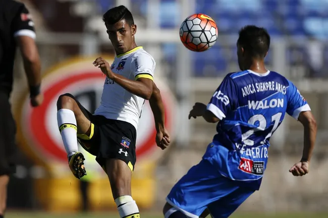 Otra imagen de Jorge Araya en Colo Colo. Esta vez ante San Marcos de Arica. (Andrés Piña/Photosport).