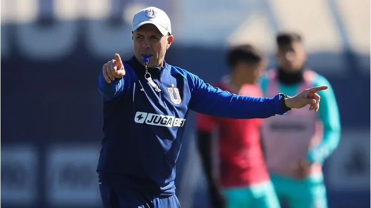 Gustavo Álvarez planifica para el Clásico Universitario.