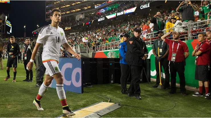 Javier "Chicharito" Hernández criticado en México tras dichos de Claudio Bravo.