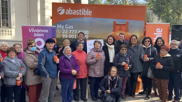 Abastible firma convenio con la Municipalidad de Santiago.