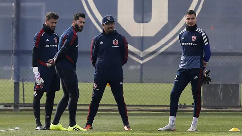 Johnny Herrera en los entrenamientos en la U con Campitos.