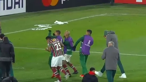 Los proyectiles en contra de los brasileños. Foto: Conmebol.