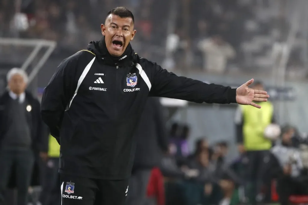 Almirón mueve su pizarra. Foto: Photosport