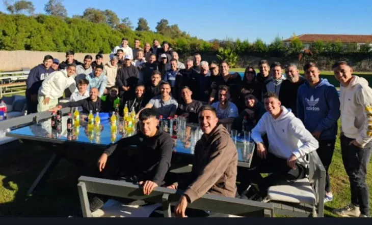 Los jugadores de la U en una jornada al aire libre.