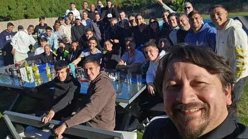 Todo el plantel de la U se sacó la foto grupal en el asado.