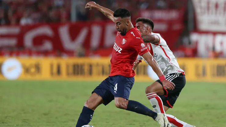El Huaso Isla ante River Plate. En Independiente le tienen mucho cariño.