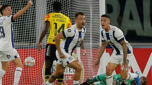 Matías Catalán abre la cuenta en triunfo de Talleres ante Barcelona de Guayaquil.
