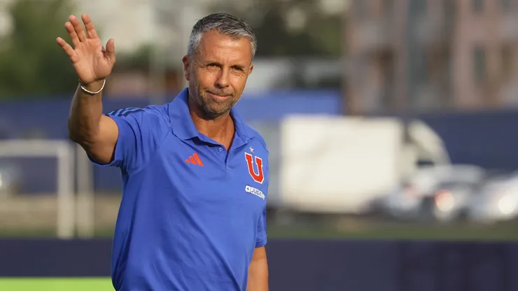 Gustavo Álvarez sigue de cerca a los valores juveniles de la U.