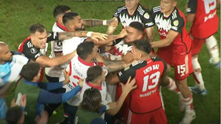 Paulo Díaz recibió un combo en la cara: el rival no fue expulsado
