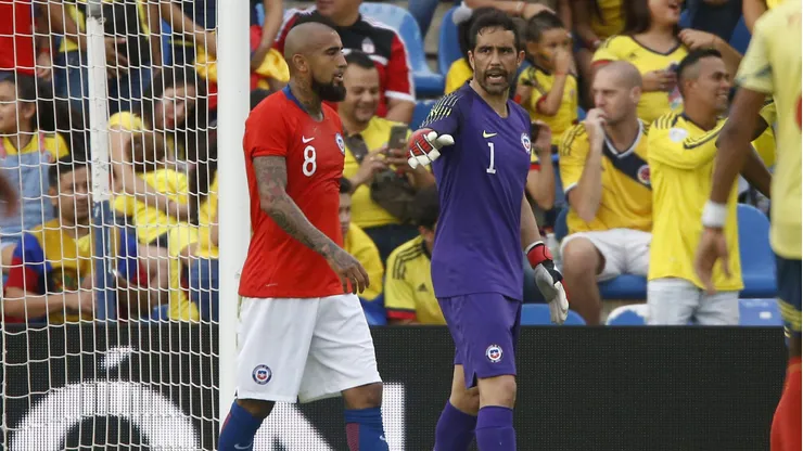 Claudio Bravo se refirió a la situación de Arturo Vidal para descartar su regreso a Chile.
