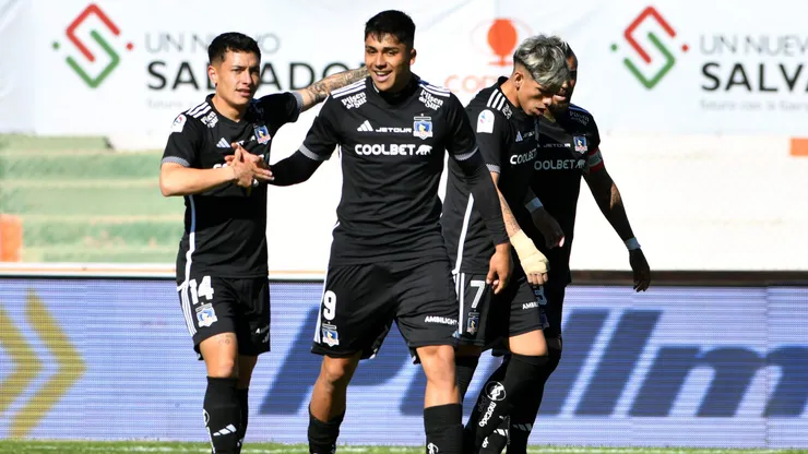 Damián Pizarro celebrando su gol contra Cobresal.
