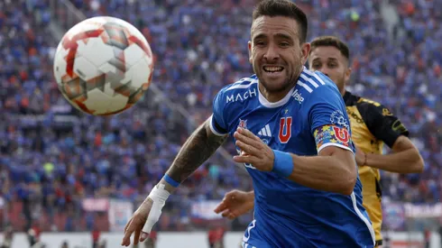 Matías Zaldivia con la jineta de capitán de la U.