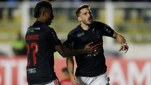 Matias Viña y Bruno Henrique, de Flamengo, eufóricos.