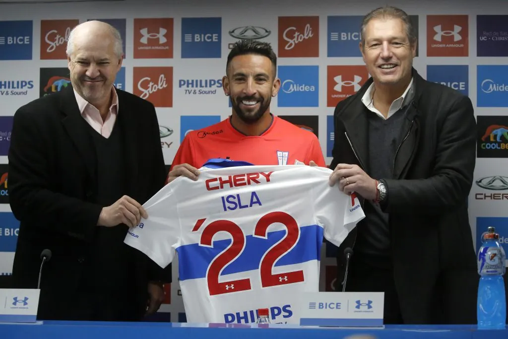 Buljubasich lleva varios pasos en falso buscando refuerzos para Universidad Católica. | Foto: Photosport.