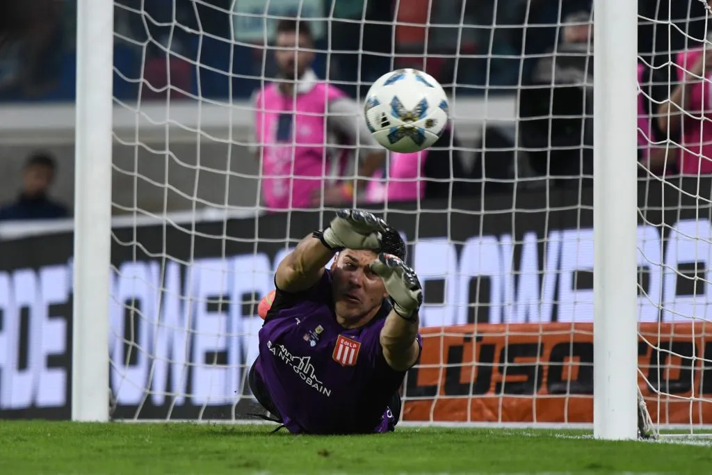 Matías Mansilla fue clave en la victoria de Estudiantes de La Plata ante Vélez. (Joaquín Camiletti/Getty Images).