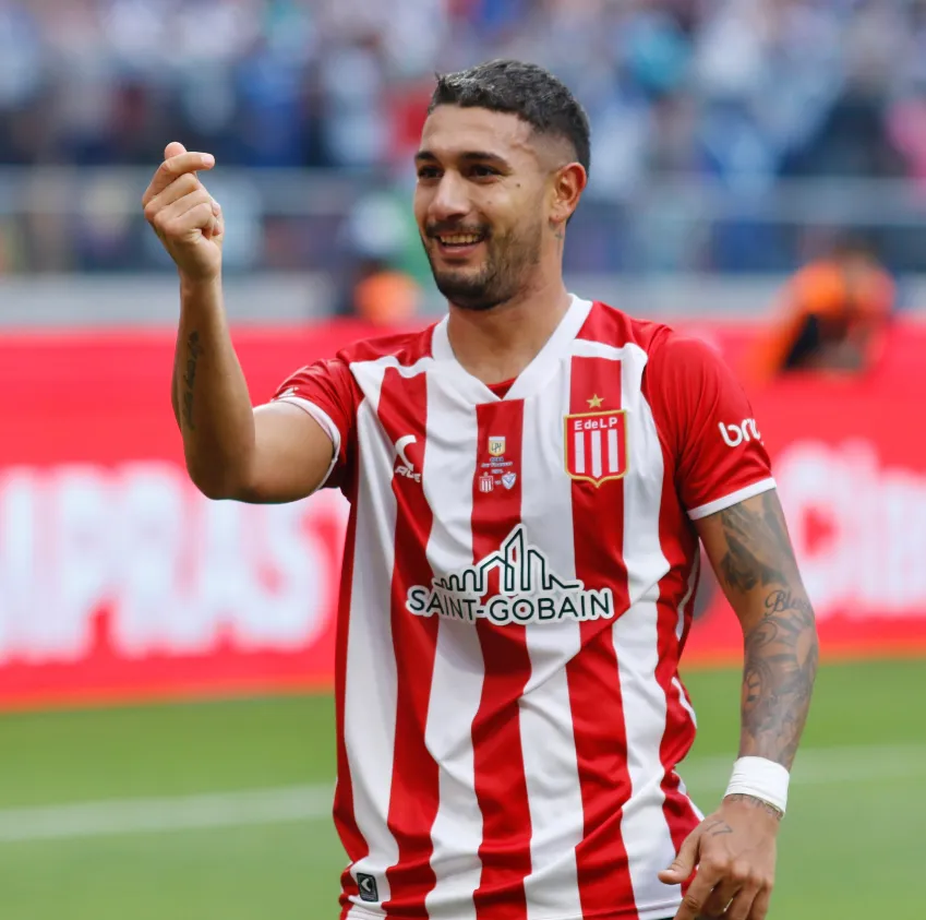 El festejo dedicado a Javier Altamirano de Eros Mancuso. (Foto: Estudiantes de La Plata).