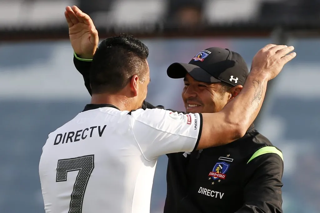 Héctor Tapia y Esteban Paredes podrían volver a juntarse en Colo Colo, aunque en cargos y labores diferentes. (Andrés Piña/Photosport).