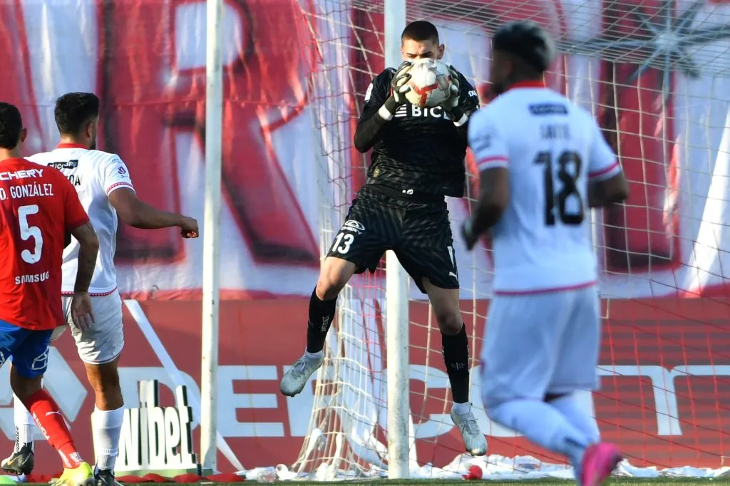 Thomas Gillier en acción ante Deportes Copiapó. (Alejandro Pizarro Ubilla/Photosport).