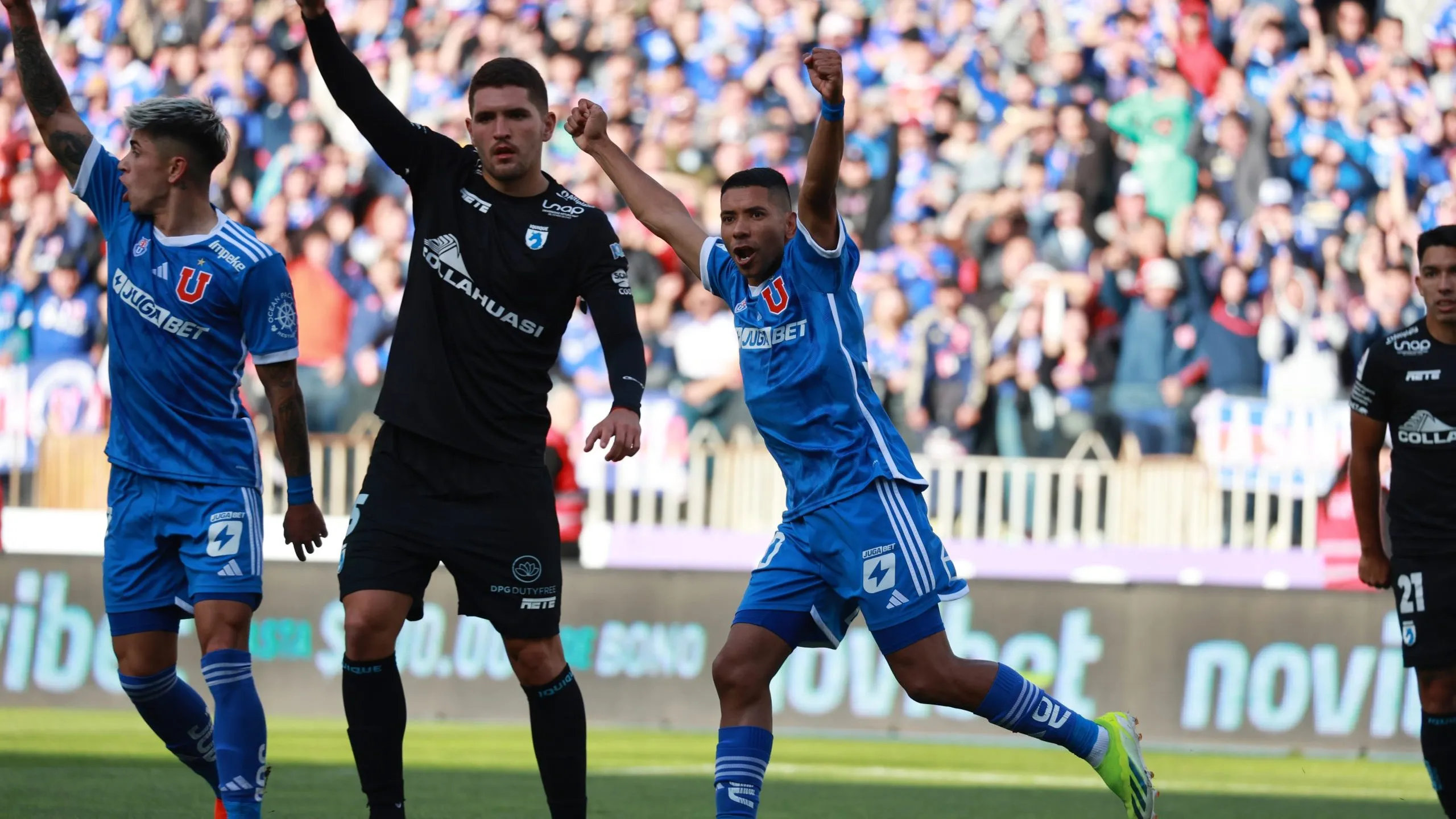 La U logró empatarle el partido a Iquique y sigue en la cima de la tabla de posiciones, pero ya sin tanta diferencia. Foto: Photosport.