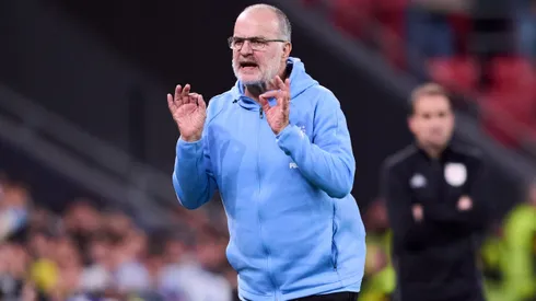 Bielsa sorprendió a todos al incluir en la Celeste que disputará la Copa América a Luis Suárez.