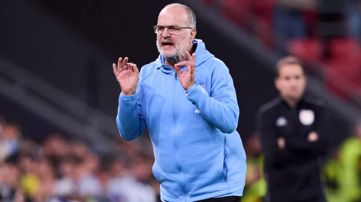 Bielsa sorprendió a todos al incluir en la Celeste que disputará la Copa América a Luis Suárez.