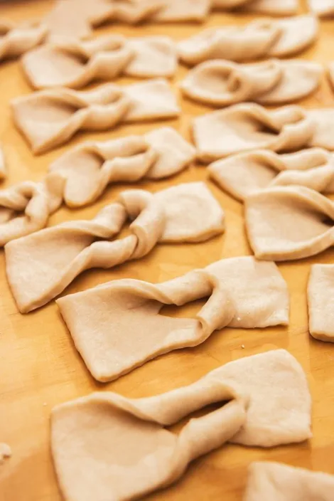 Masa de calzones rotos antes de ser fritos