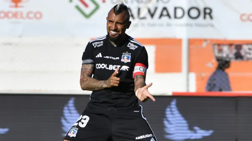 Vidal arriesga duro castigo: manda al árbitro a aprenderse las reglas tras empate de Colo Colo y Cobresal.