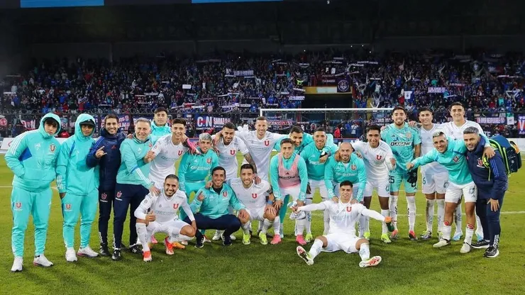 El plantel de la U luego del último triunfo en la región.