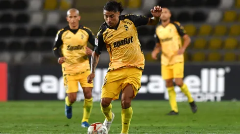 Luciano Cabral jugando por Coquimbo Unido ante Huachipato.