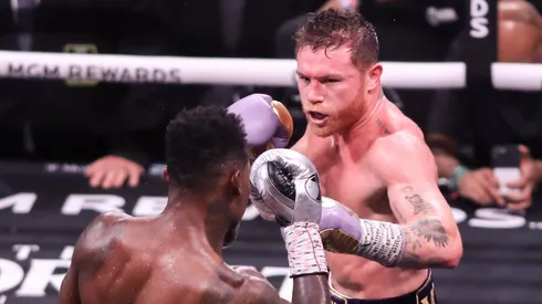 Canelo Álvarez (60-2-2) vuelve al ring.