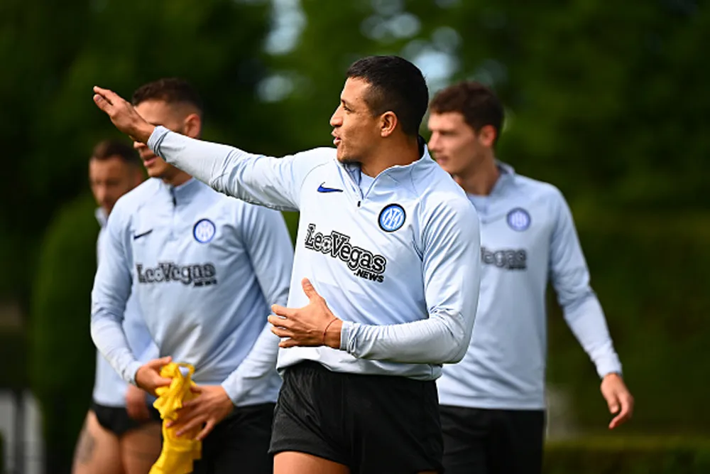 Alexis Sánchez lidera el entrenamiento del Inter, pero se mantiene como suplente.
