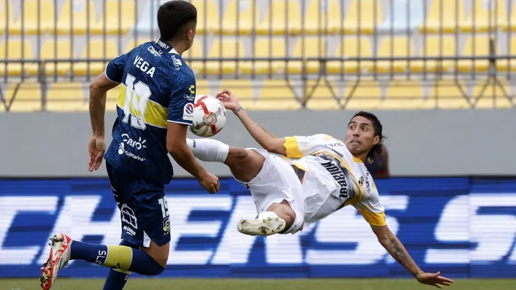 El golazo de Luciano Cabral en Everton.