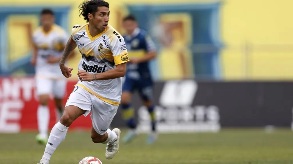 Cabral puede vestir la camiseta blanca de Colo Colo.