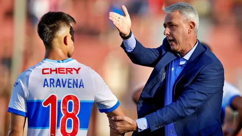 Aravena ha jugado poco y nada con Nunes como DT.