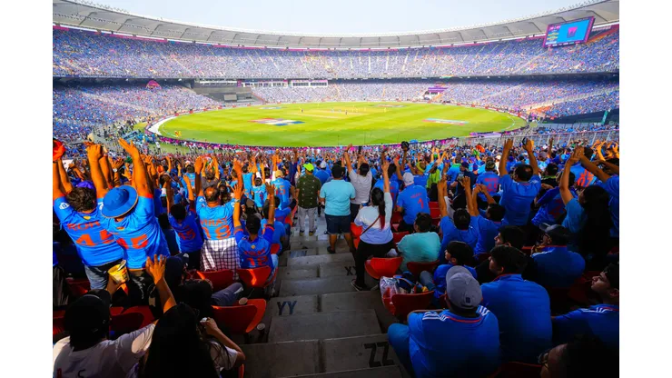 November 19, 2023, Ahmedabad, Gujarat, India: Australian players celebrated with the trophy after winning the ICC Men s Cricket World Cup 2023. On Sunday, November 19, 2023, Australia defeated India at the Narendra Modi Stadium in Ahmedabad to secure their record-extending sixth title. Ahmedabad India - ZUMAs263 0365969636st Copyright: xSaurabhxSirohiyax