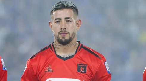 Rodrigo Holgado se le escapa a U de Chile.