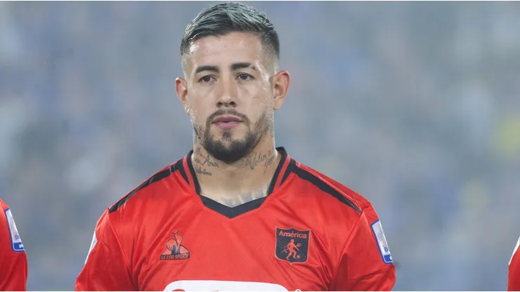 Rodrigo Holgado se le escapa a U de Chile.