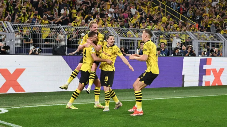 Borussia Dortmund celebró junto a su público en la ida.