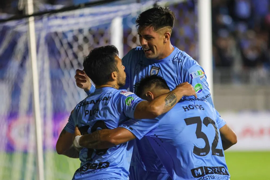 Steffan Pino y Edson Puch no jugará ante la U. de Chile. Pero sí estará el argentino Enzo Hoyos, otra buena figura de Deportes Iquique.  (Johan Berna/Photosport).