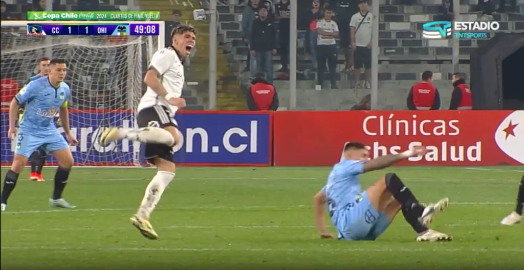 El dolor de Carlos Palacios en un pantallazo.  (Captura TNT Sports).