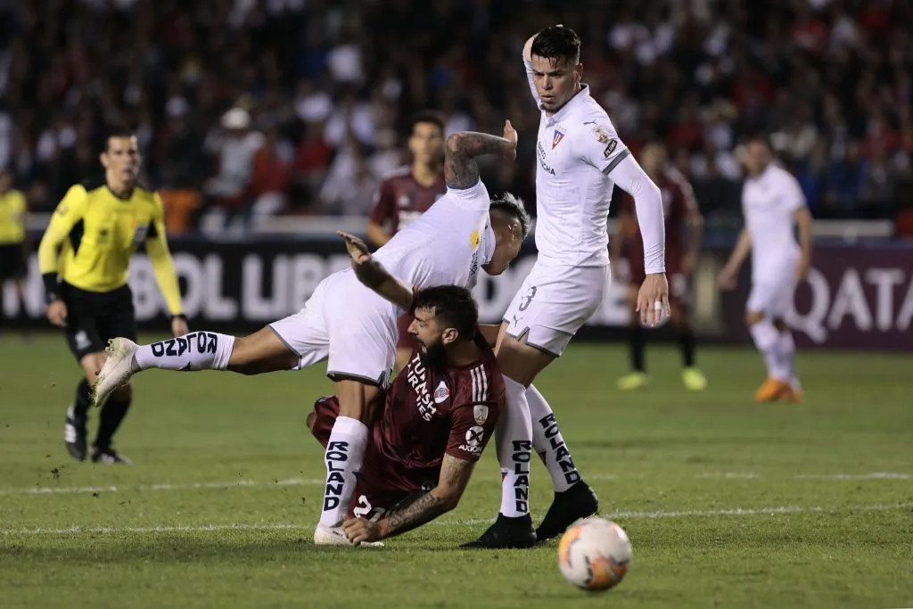 Carlos Rodríguez en acción por LDU de Quito. (Franklin Jacome/Getty Images).