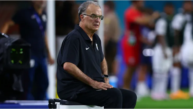 Marcelo Bielsa se suma a la lista de técnicos castigados por Conmebol en Copa América.