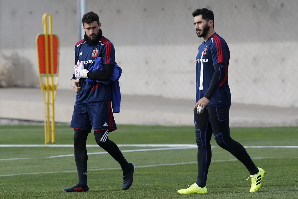 Johnny Herrera y Tuto de Paul en un entrenamiento en el Centro Deportivo Azul. (Ramon Monroy/Photosport).