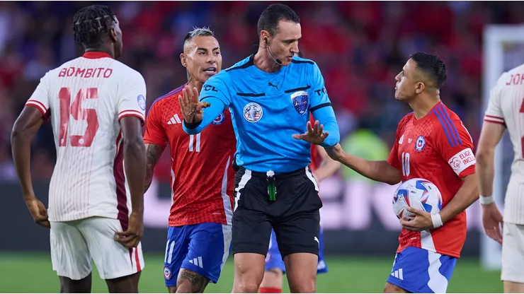 El árbitro Wilmar Roldán es víctima de la furia de los hinchas chilenos tras Copa América.