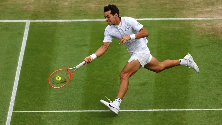 Cristian Garin en su partido de cuartos de final de Wimbledon 2022, contra Nick Kyrgios.