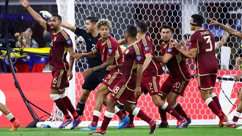 Los jugadores de Venezuela celebran el penal fallado por México en la segunda fecha de la Copa América 2024.